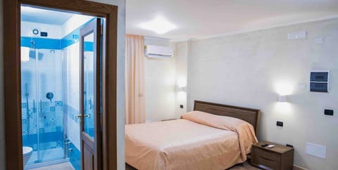 Basic Double or Twin Room | Minibar, free WiFi, bed sheets