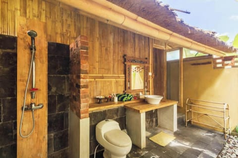 Bamboo House | Bathroom | Shower, towels