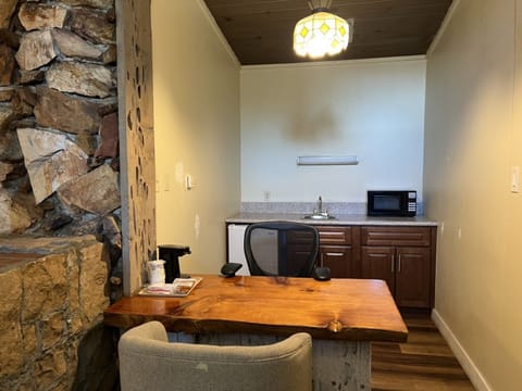 Honeymoon Suite, Private Bathroom | In-room dining