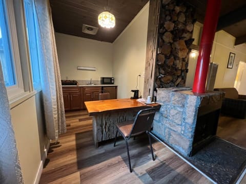 Microwave, coffee/tea maker, electric kettle