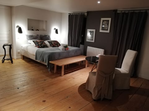 Double Room (Sancy) | Individually decorated, individually furnished, soundproofing