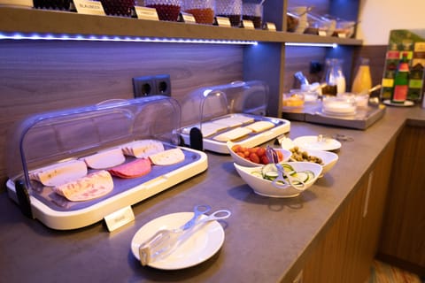 Free daily buffet breakfast