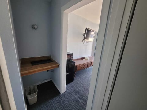 Room, 1 King Bed, Non Smoking, Kitchenette | Desk, iron/ironing board, free WiFi, bed sheets