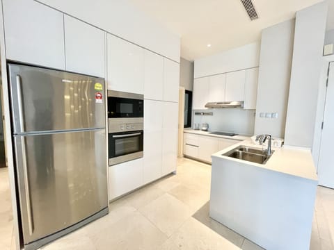 Superior Apartment, 3 Bedrooms, City View | Private kitchen | Fridge, oven, stovetop, electric kettle