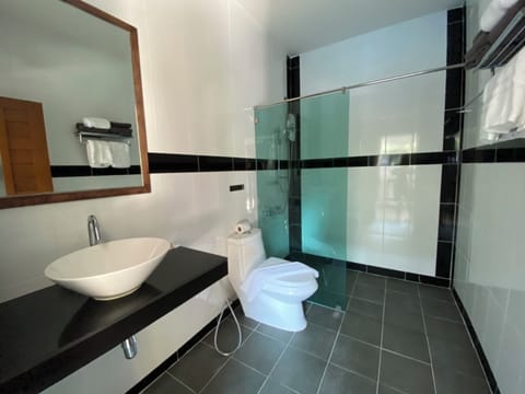 Standard Double Room, Pool View | Bathroom | Free toiletries, hair dryer, bidet, towels