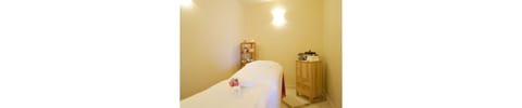 Body treatments, facials, 2 treatment rooms, massages