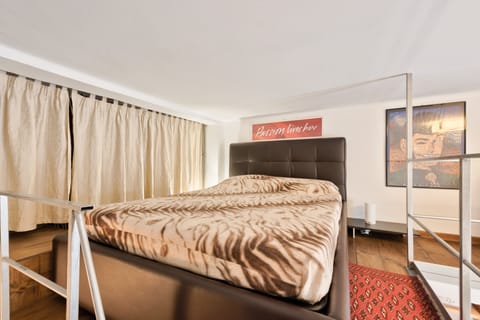 Duplex | 1 bedroom, desk, iron/ironing board, free WiFi