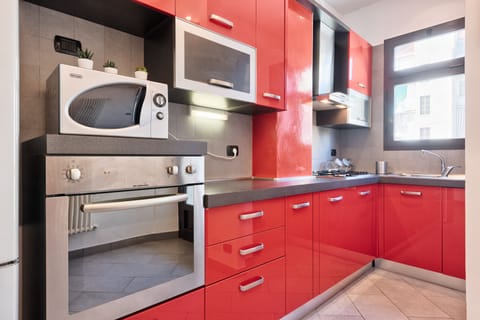 Apartment, 2 Bedrooms | Private kitchen | Full-size fridge, microwave, oven, stovetop