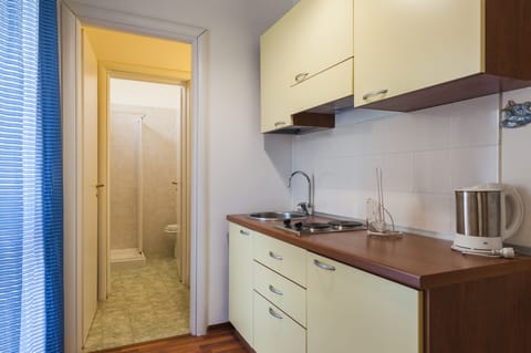 Standard Studio, Balcony | Private kitchenette | Full-size fridge, stovetop, electric kettle, highchair