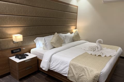 Deluxe Room | Individually furnished, free WiFi, bed sheets