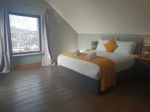 Deluxe Double Room, 1 Bedroom, Ocean View | Free minibar, individually decorated, individually furnished