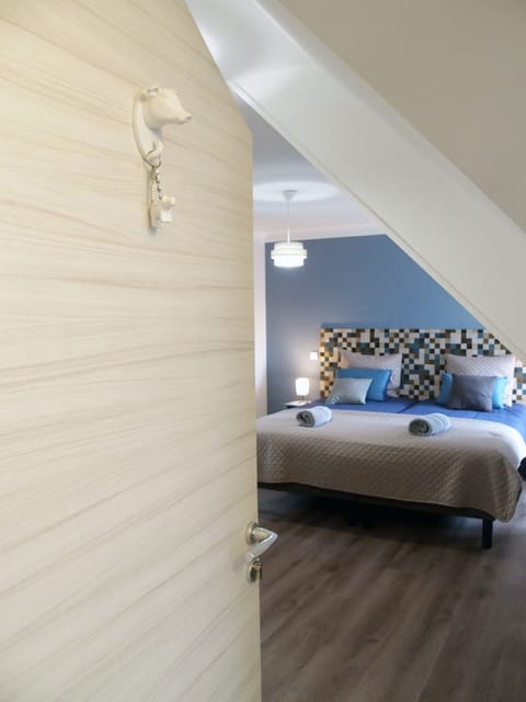 Double Room, Private Bathroom, Courtyard View (Cochon Etage) | 1 bedroom