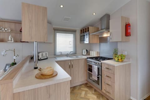 PV1 Brockenhurst (2 Bedroom Holiday Home) | Private kitchen | Electric kettle