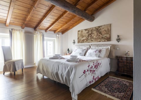 Classic Double or Twin Room | Minibar, individually furnished, desk, laptop workspace