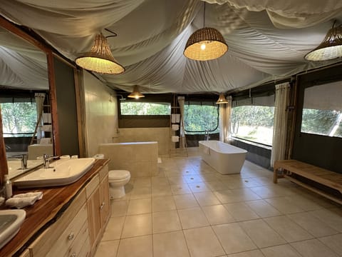 Romantic Tent, 1 Bedroom, Fireplace | Bathroom | Shower, free toiletries, hair dryer, slippers