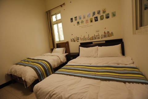 Triple Room | Free WiFi, bed sheets