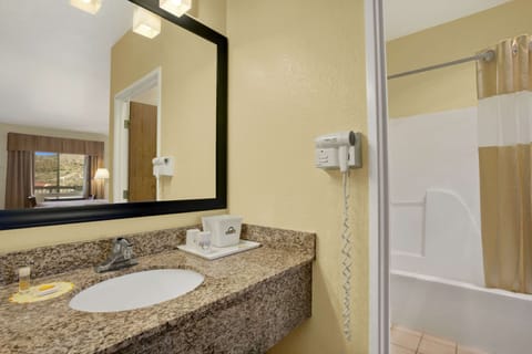 Combined shower/tub, deep soaking tub, free toiletries, hair dryer