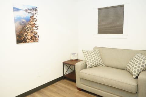 Suite Modern with City View | Blackout drapes, soundproofing, iron/ironing board, free WiFi