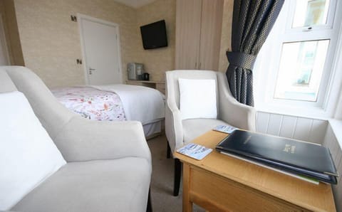 Double Room, Sea View | Hypo-allergenic bedding, laptop workspace, blackout drapes, free WiFi