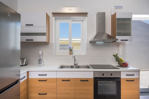 House | Private kitchen | Coffee/tea maker, electric kettle, toaster, highchair