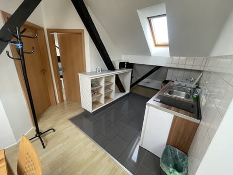 Standard Apartment, Private Bathroom (Dachgesch.2 Einzelzimmer) | Private kitchen