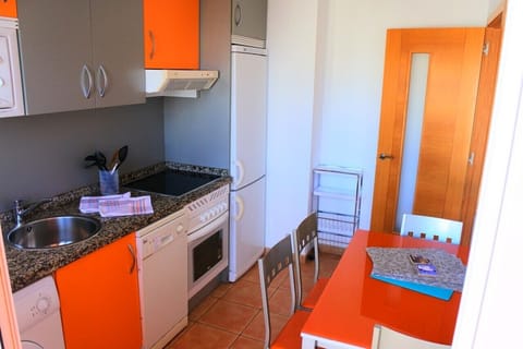 Apartment (3 Bedrooms) | Private kitchen | Fridge, microwave, oven, stovetop