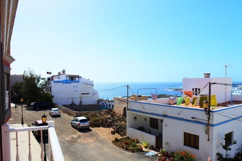 Apartment (3 Bedrooms) | Balcony