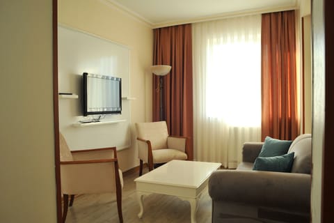 Standard Suite | Living area | 40-inch LED TV with satellite channels, TV