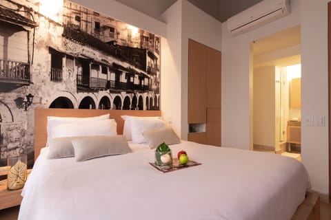 Premium Double Room, 1 King Bed | In-room safe, soundproofing, iron/ironing board, free WiFi