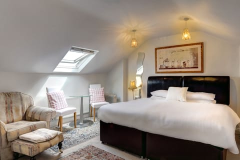 Comfort Double Room | In-room safe, blackout drapes, iron/ironing board, rollaway beds