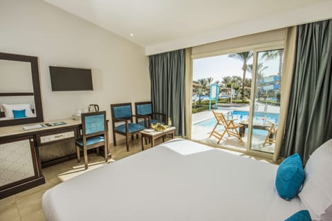 Swim Up Room (Adult Only +16) | Free minibar items, in-room safe, individually decorated