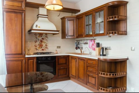 Apartment, 1 Bedroom | Private kitchen | Full-size fridge, microwave, oven, stovetop