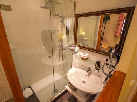 Standard Double Room, Terrace | Bathroom | Deep soaking tub, designer toiletries, hair dryer, bathrobes