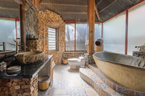 Suite Bungalow, Sea View | Bathroom | Deep soaking tub, designer toiletries, hair dryer, bathrobes