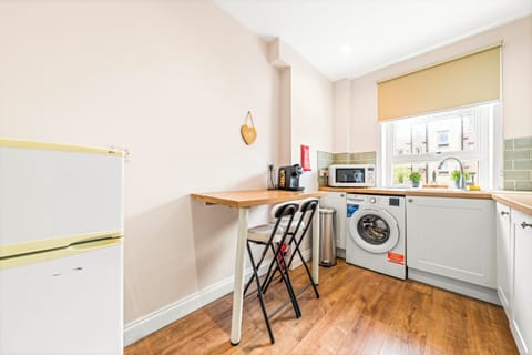 3 bedrooms, in-room safe, desk, blackout drapes