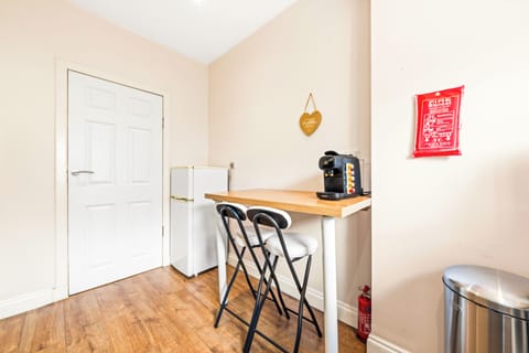 3 bedrooms, in-room safe, desk, blackout drapes