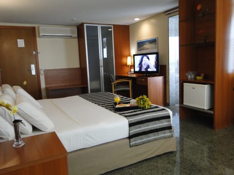 Superior Quadruple Room | Minibar, in-room safe, blackout drapes, soundproofing