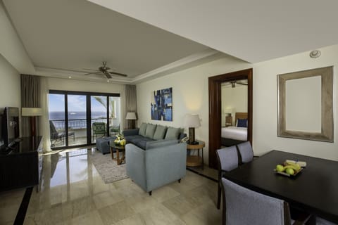 Regency Suite | Living area | 32-inch LCD TV with satellite channels, TV