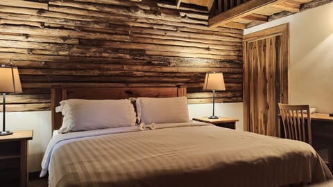 Family Cabin | Premium bedding, down comforters, minibar, in-room safe