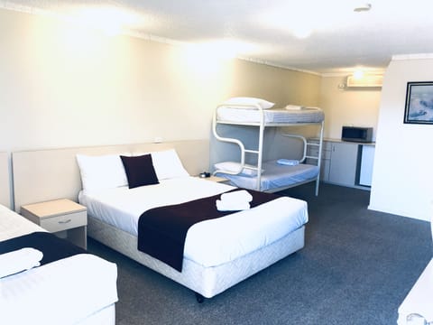 Family Room | Desk, iron/ironing board, free WiFi, bed sheets