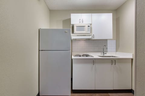 Full-size fridge, microwave, stovetop, toaster