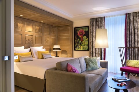 Junior Suite, Mountain View | Premium bedding, free minibar items, in-room safe, blackout drapes