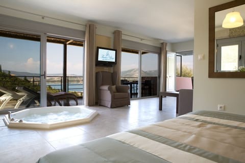 Honeymoon Suite, 1 Bedroom, Hot Tub, Sea View (Pasithea) | Private spa tub