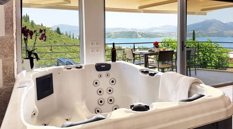 Honeymoon Bungalow, 1 Bedroom, Hot Tub, Sea View (Lefkothea) | Private spa tub