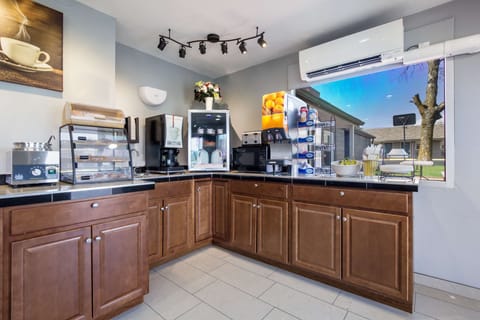 Free continental breakfast