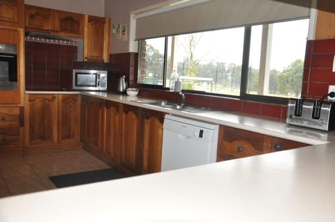 The Homestead (5 King Beds or 12 Single Beds) | Private kitchen | Full-size fridge, microwave, oven, dishwasher