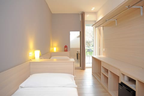 Classic Twin Room | Minibar, desk, laptop workspace, blackout drapes