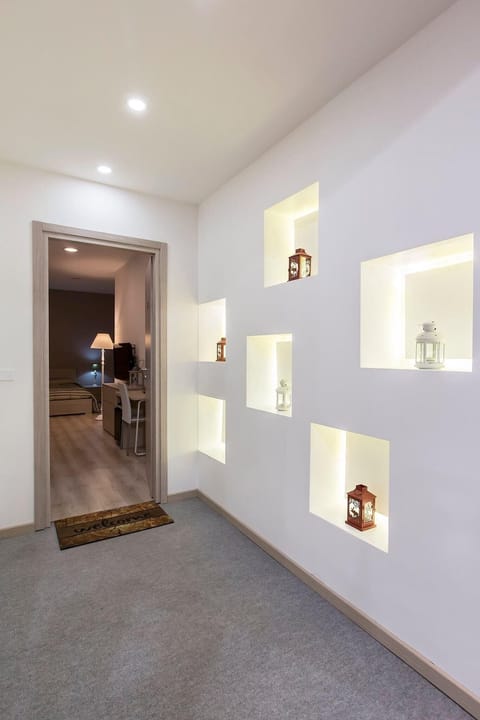 Junior Studio Suite | Minibar, desk, laptop workspace, blackout drapes