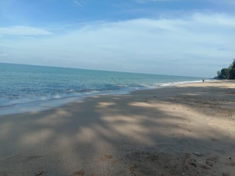 On the beach, white sand, beach towels, 3 beach bars