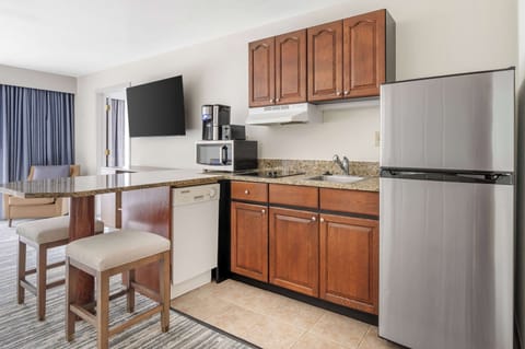 2 Bedroom 2 King Suite with Balcony | Private kitchen | Microwave, coffee/tea maker, paper towels